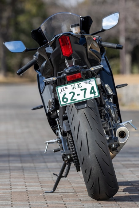 ヤマハ YZF-R7(2022年モデル)リヤビュー