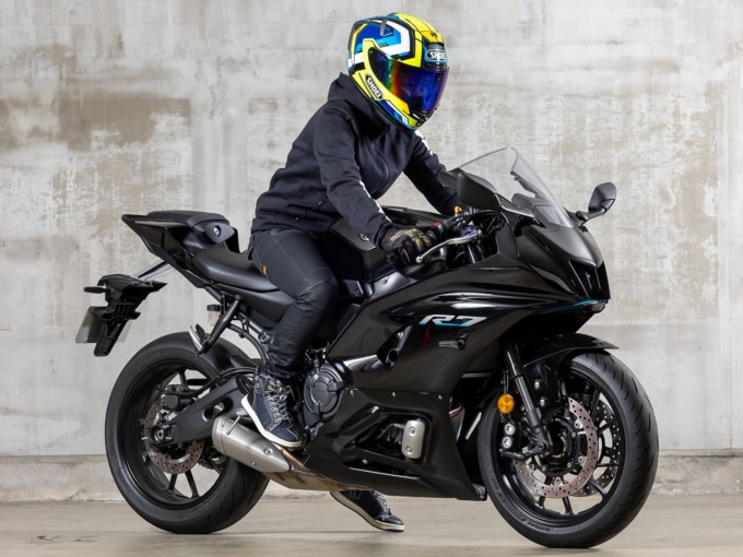 ヤマハ YZF-R7(2022年モデル)乗車姿勢