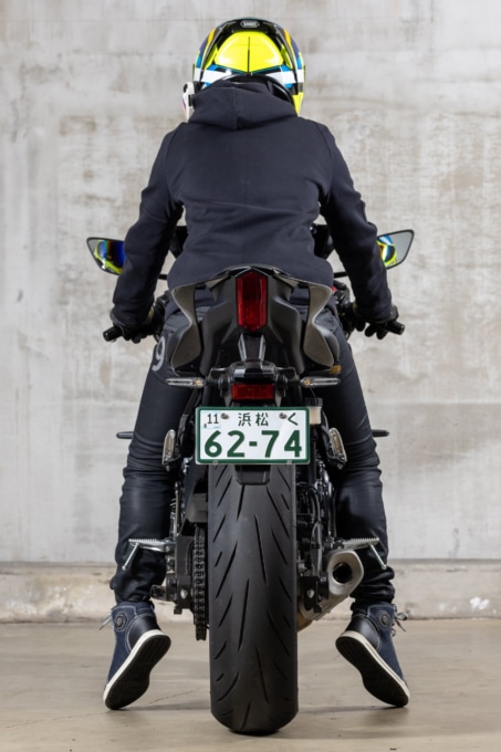 ヤマハ YZF-R7(2022年モデル)足つき