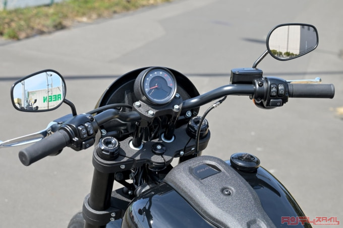 HARLEY-DAVIDSON LOW RIDER S(2022年モデル)ハンドルまわり