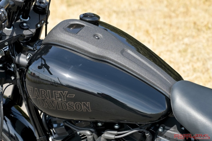 HARLEY-DAVIDSON LOW RIDER S(2022年モデル)タンク