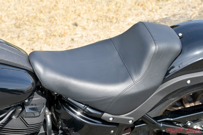 HARLEY-DAVIDSON LOW RIDER S(2022年モデル)シート