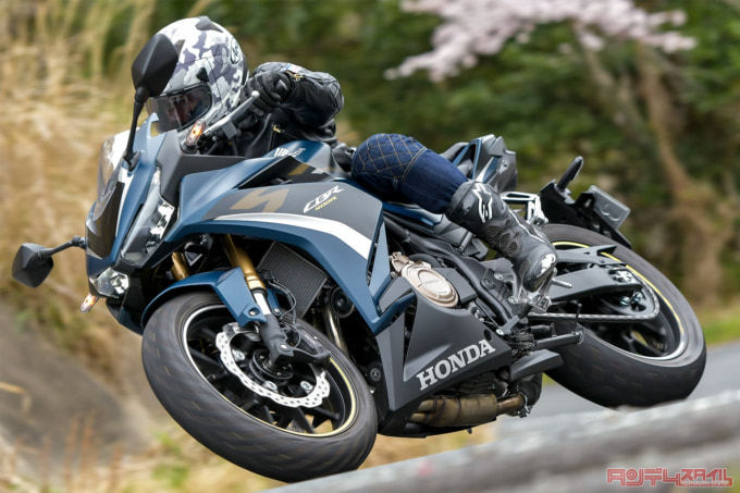 HONDA CBR400R(2022年モデル/8BL-NC56)走行
