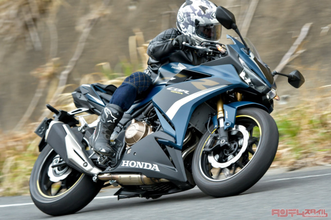 HONDA CBR400R(2022年モデル/8BL-NC56)走行