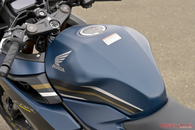HONDA CBR400R(2022年モデル/8BL-NC56)タンク