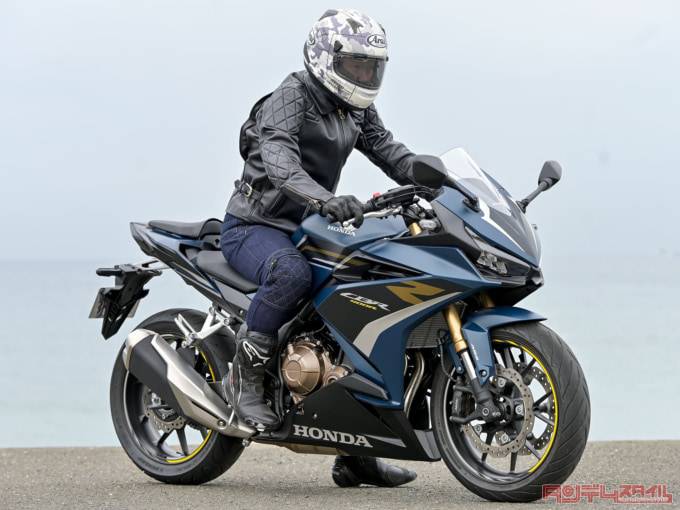HONDA CBR400R(2022年モデル/8BL-NC56)乗車姿勢
