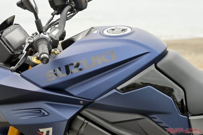 SUZUKI KATANA(2022年モデル/8BL-EK1AA)タンク
