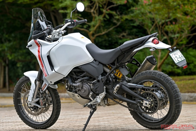 DUCATI DESERT X(2022年モデル)左サイドビュー