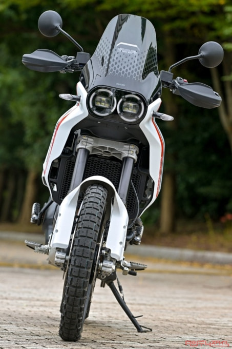 DUCATI DESERT X(2022年モデル)フロントビュー