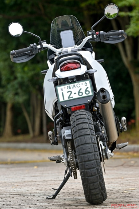 DUCATI DESERT X(2022年モデル)リヤビュー