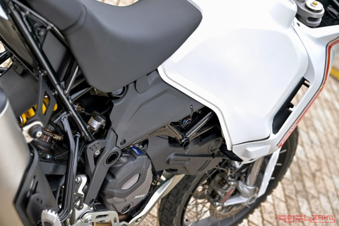 DUCATI DESERT X(2022年モデル)ガソリンタンク