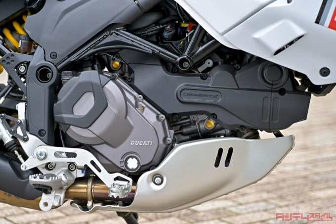 DUCATI DESERT X(2022年モデル)エンジン