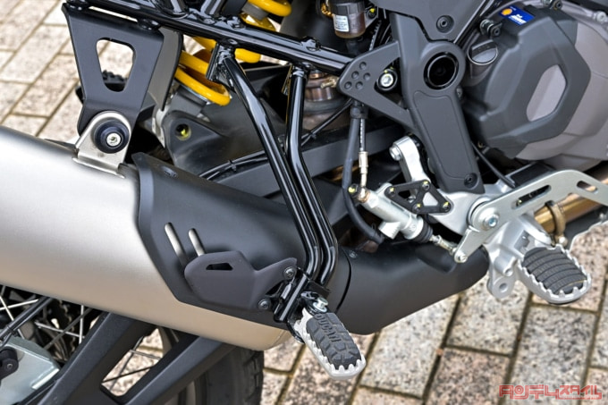 DUCATI DESERT X(2022年モデル)ステップ