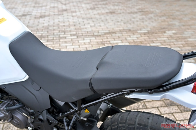 DUCATI DESERT X(2022年モデル)シート