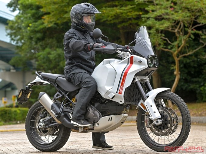 DUCATI DESERT X(2022年モデル)乗車ポジション