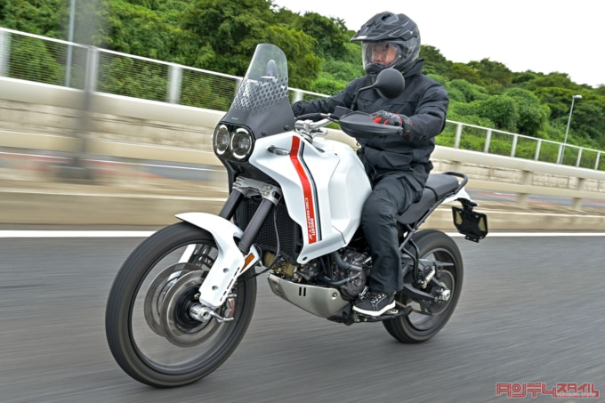 DUCATI DESERT X(2022年モデル)走行