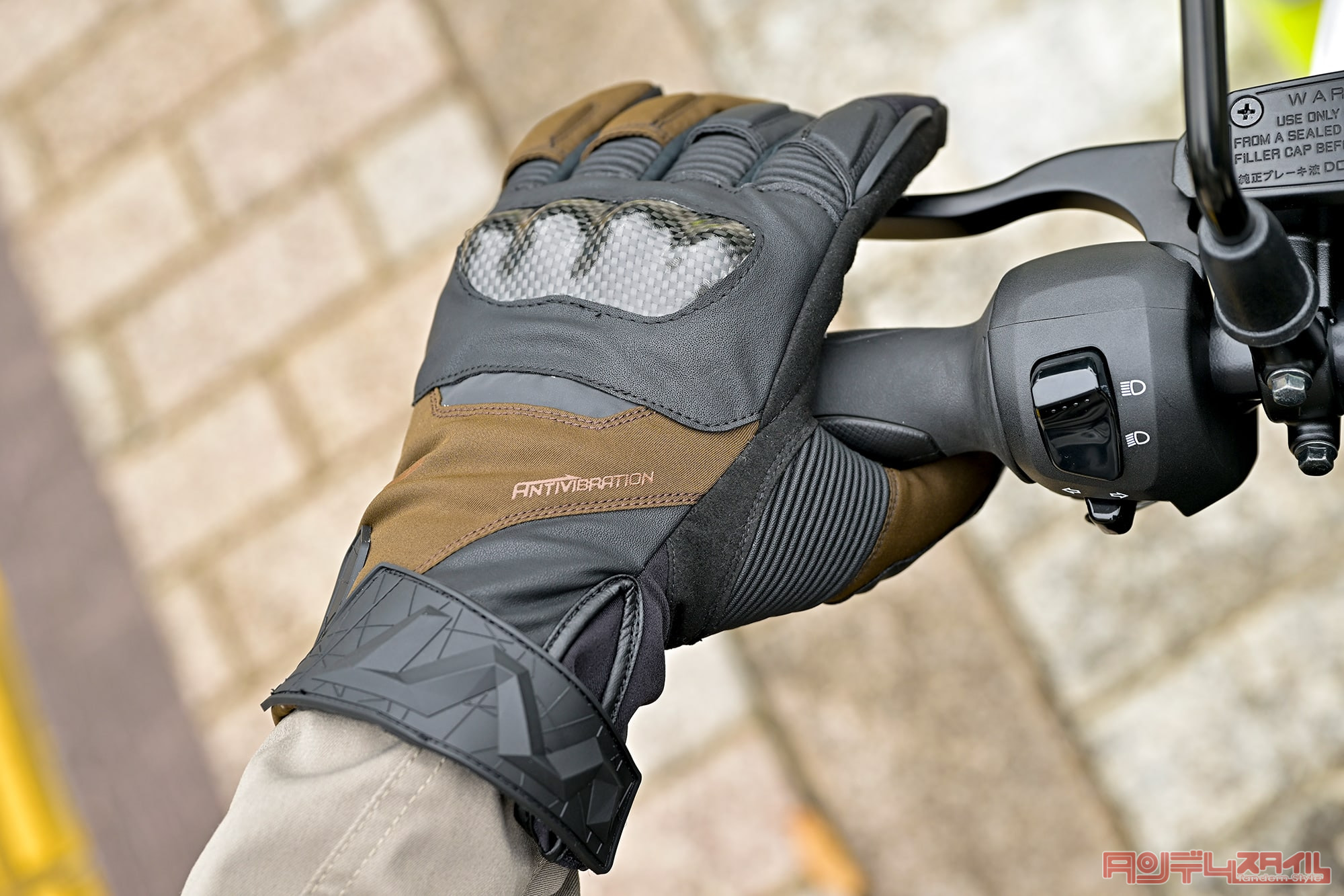 GWM ANTI V GLOVES 着用イメージ