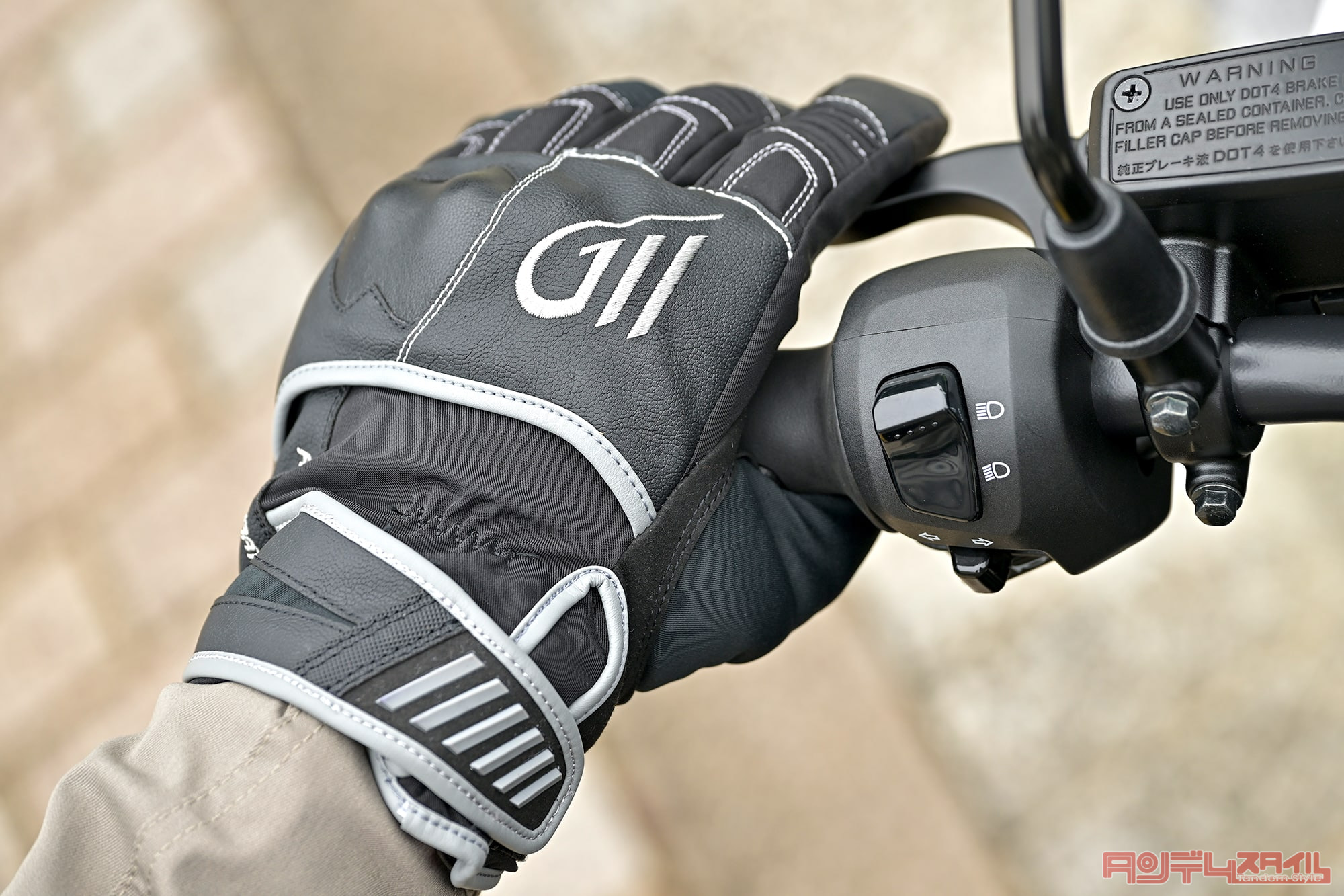 GWM SHORT CONTROL GLOVES 着用イメージ