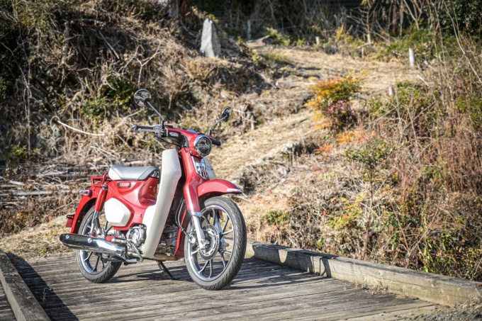 起伏がある坂道にも強い!レンタルバイクで日本の原風景を旅するなら『スーパーカブ C125』がピッタリだと思う