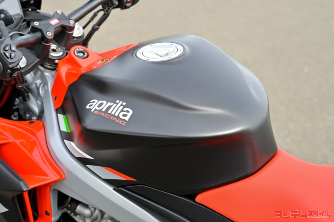 APRILIA TUONO660(2022年モデル)燃料タンク
