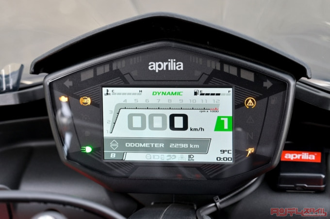 APRILIA TUONO660(2022年モデル)TFT液晶ディスプレイ