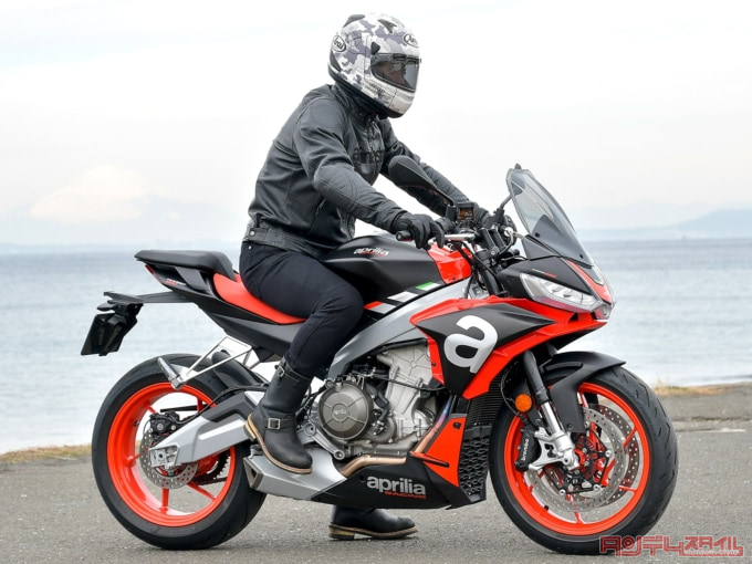 APRILIA TUONO660(2022年モデル)乗車姿勢