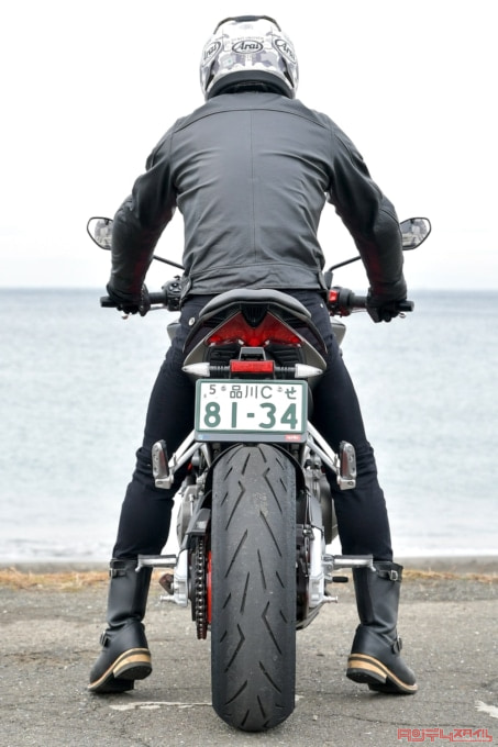 APRILIA TUONO660(2022年モデル)足つき