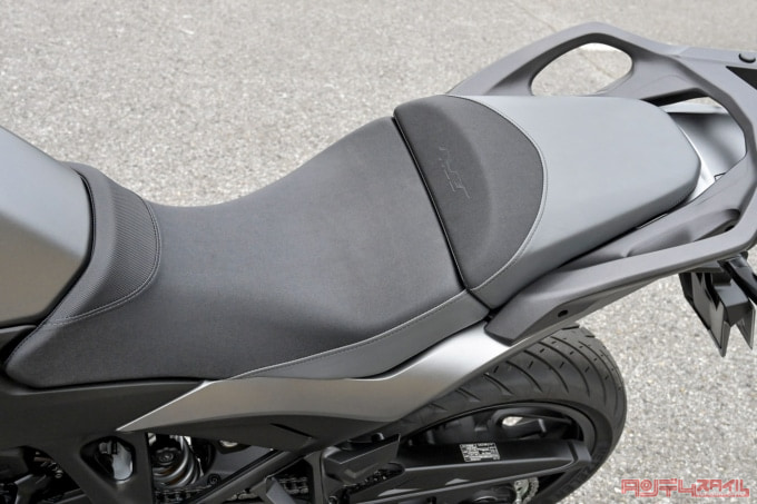HONDA NT1100(2022年モデル)シート