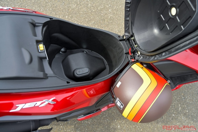 SYM JET X125(2022年モデル)シート下収納スペース