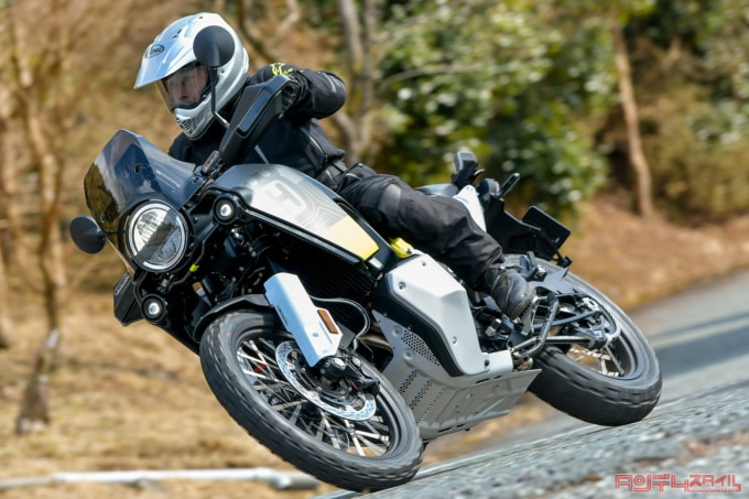 HUSQVARNA MOTORCYCLES NORDEN901(2022年モデル)走行