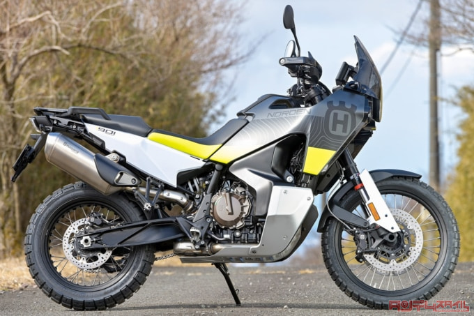 HUSQVARNA MOTORCYCLES NORDEN901(2022年モデル)右サイドビュー
