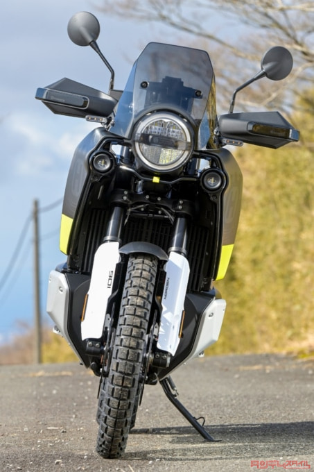 HUSQVARNA MOTORCYCLES NORDEN901(2022年モデル)フロントビュー