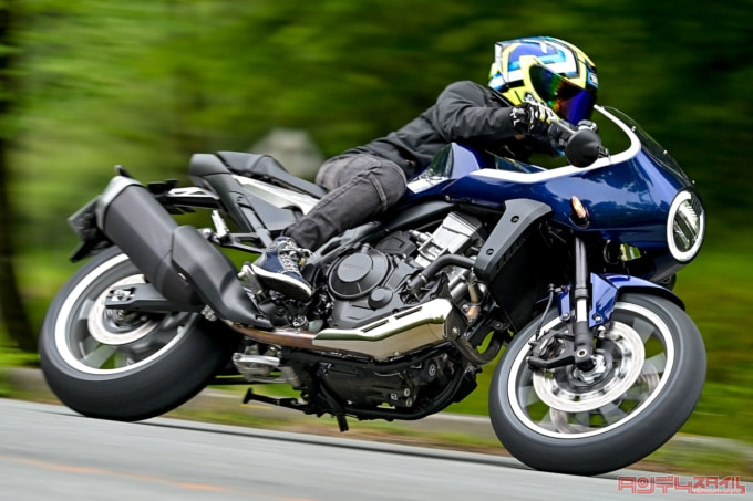 HONDA HAWK11(2022年モデル)走行