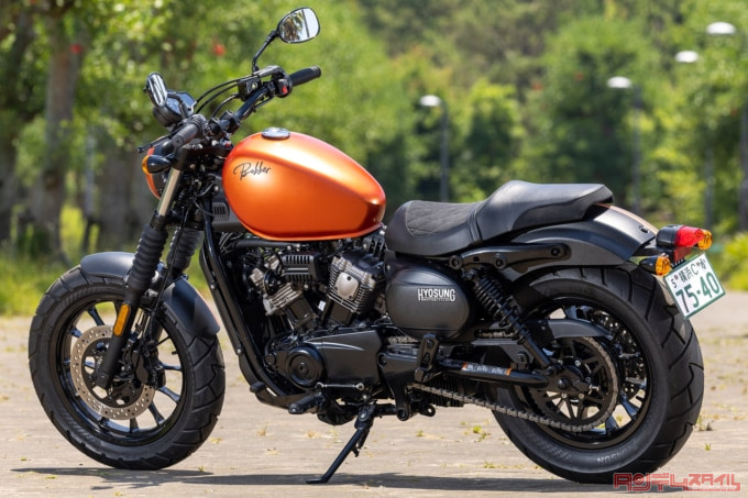 HYOSUNG GV300S BOBBER(2022年モデル)左サイドビュー