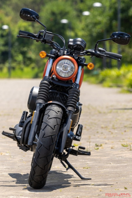 HYOSUNG GV300S BOBBER(2022年モデル)フロントビュー