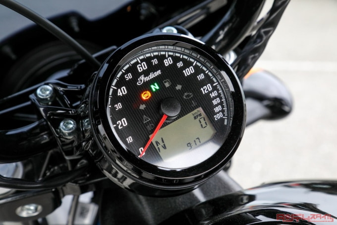 INDIAN MOTORCYCLE SCOUT ROGUE(2022年モデル)メーター