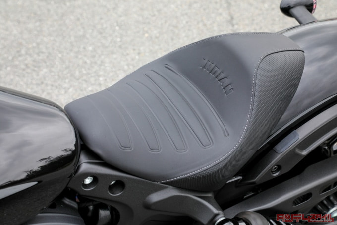 INDIAN MOTORCYCLE SCOUT ROGUE(2022年モデル)シート