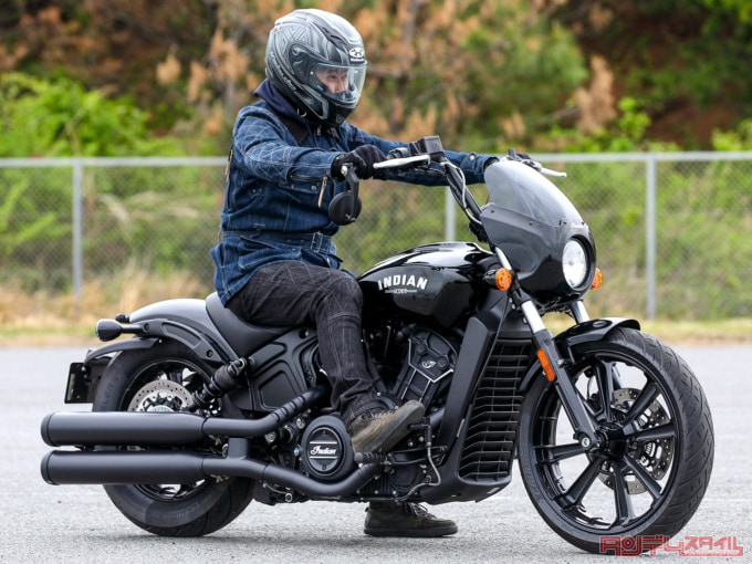 INDIAN MOTORCYCLE SCOUT ROGUE(2022年モデル)乗車姿勢