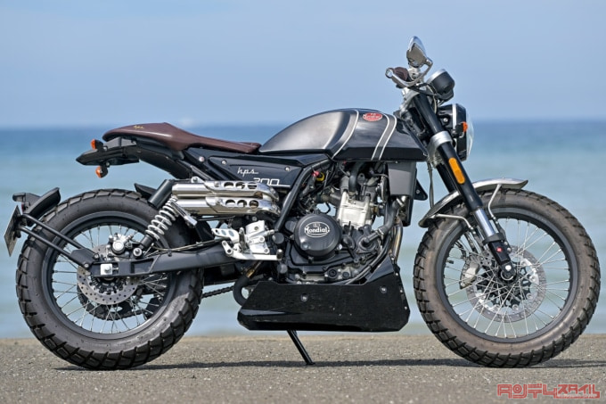 F.B MONDIAL HPS300(2022年モデル)右サイドビュー