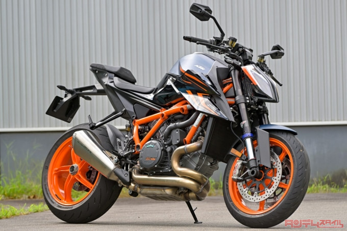 KTM 1290 SUPER DUKE R EVO(2022年モデル)7:3ビュー
