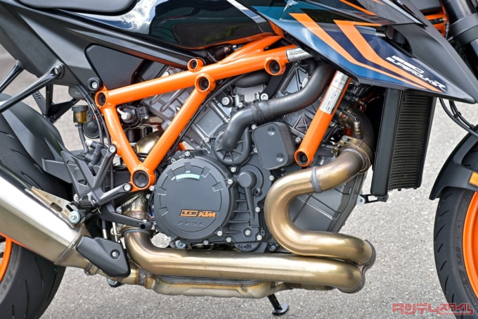 KTM 1290 SUPER DUKE R EVO(2022年モデル)エンジン