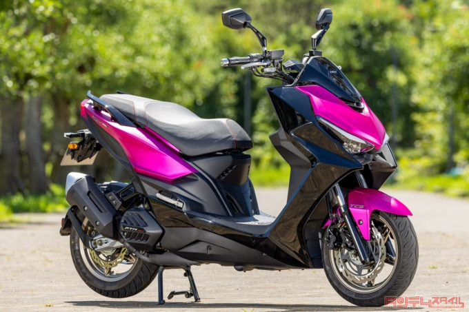 KYMCO KRV180TCS(2022年モデル)右7:3ビュー