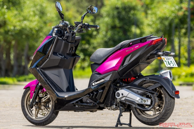 KYMCO KRV180TCS(2022年モデル)左7:3ビュー