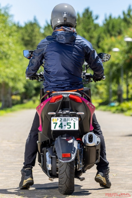 KYMCO KRV180TCS(2022年モデル)足つき