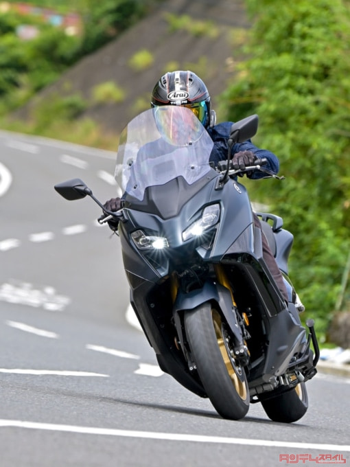 YAMAHA TMAX560 TECH MAX(2022年モデル)走行