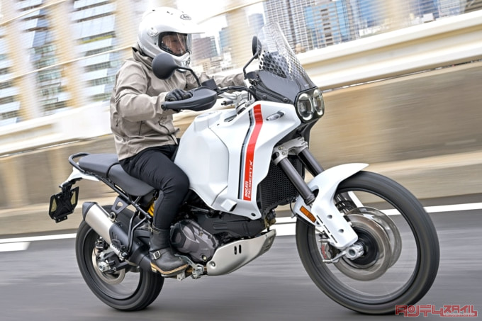 DUCATI DESERT X(2022年モデル)走行