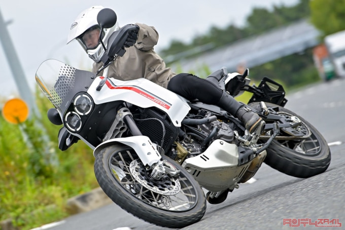 DUCATI DESERT X(2022年モデル)走行