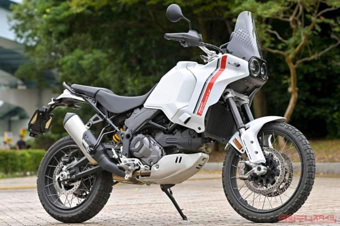 DUCATI DESERT X(2022年モデル)右7:3ビュー
