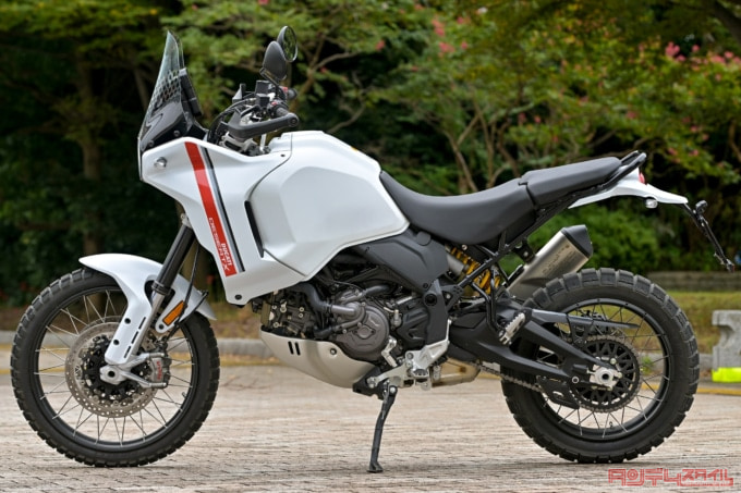 DUCATI DESERT X(2022年モデル)左サイドビュー