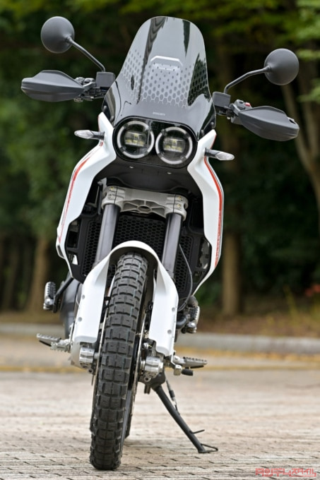 DUCATI DESERT X(2022年モデル)フロントビュー